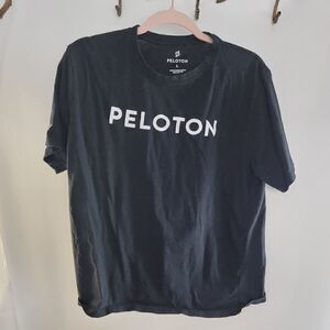 Peloton black and white logo tee
